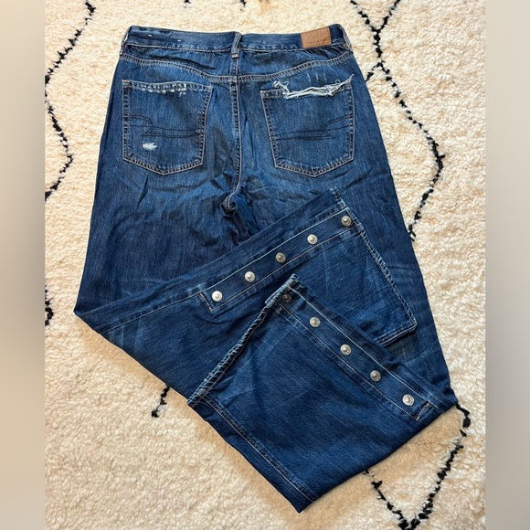 American Eagle skater jeans w/ snap leg embellishment. Size 8R rigid denim NWOT - Picture 2 of 10